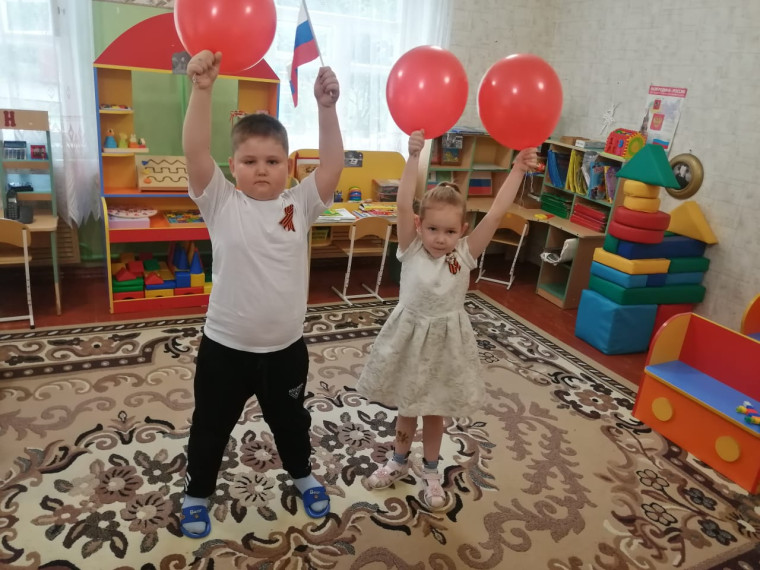 Подвиг героев никогда не забудем!.