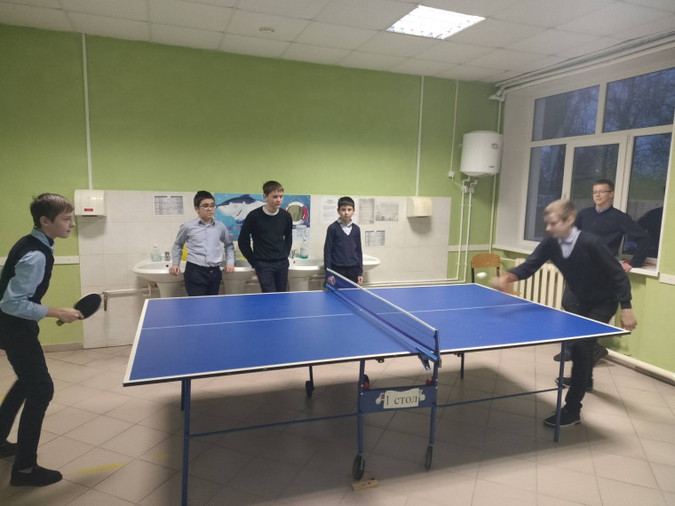 во время игры в теннис.